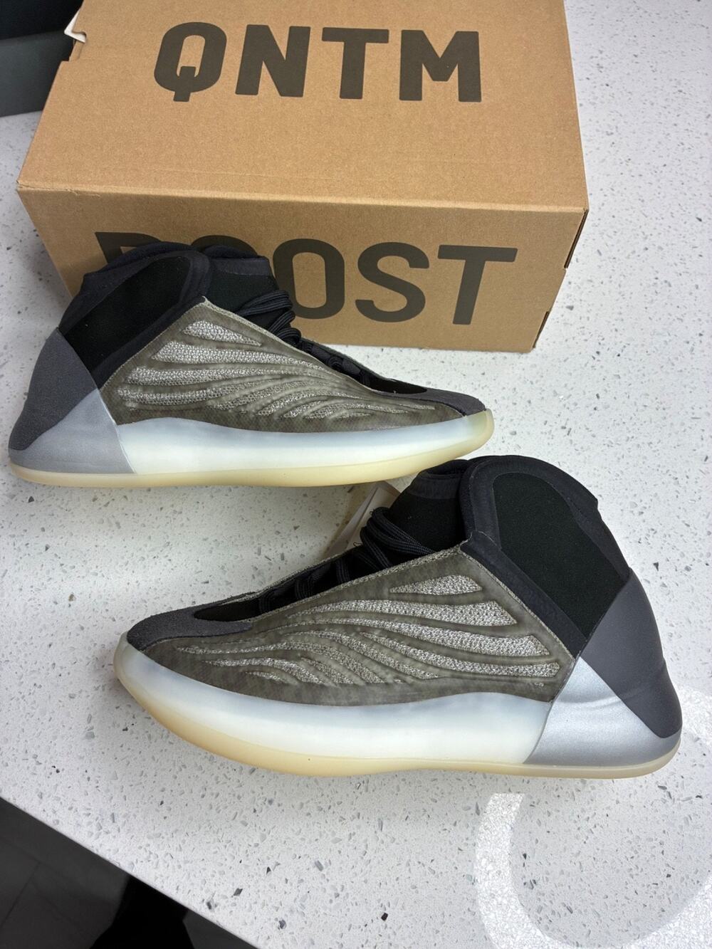 Size 6 - adidas Yeezy Quantum Barium sneakers NWB